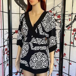 𝅺White House/Black Market Signature knits  Top on small.  EUC